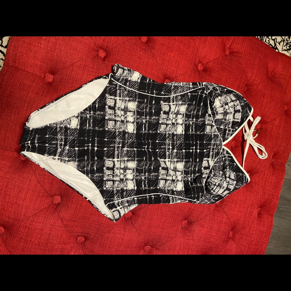 Authentic medium Burberry swimsuit, great condition, worn once